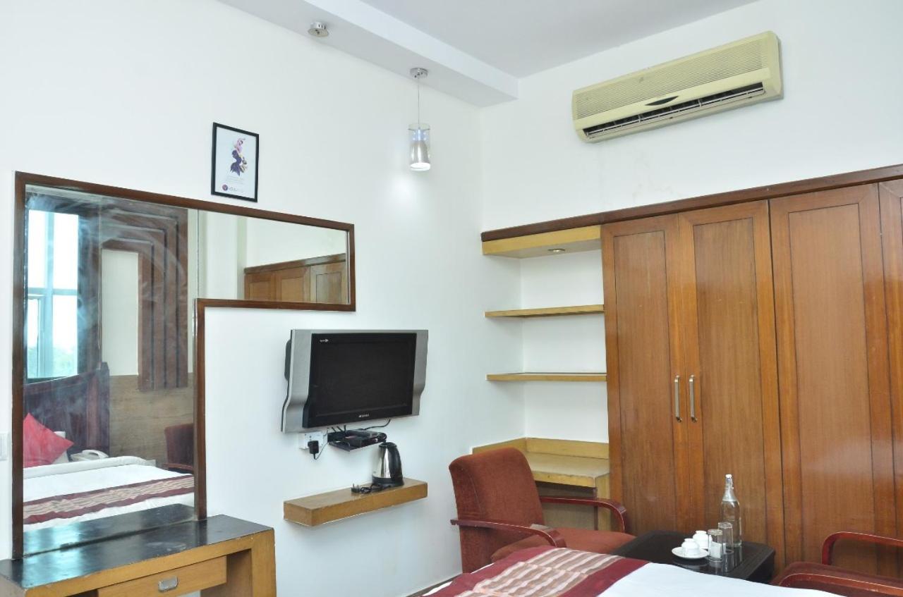Ddr Hotel Residency Gurgaon Extérieur photo