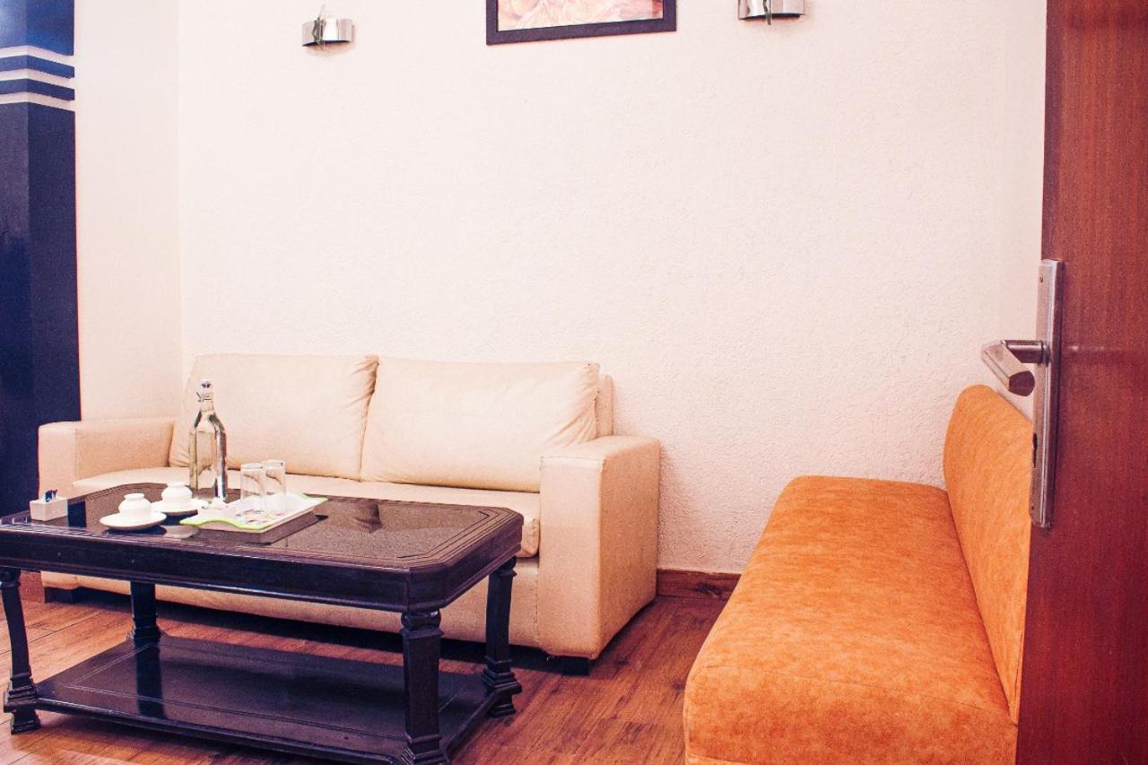Ddr Hotel Residency Gurgaon Extérieur photo